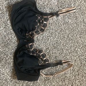 Primadonna Twist with beautiful straps and bows. Black and beige size 34D